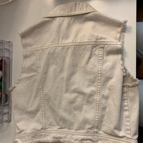 Women’s short sleeve jean jacket size medium - Picture 2 of 2